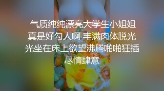 漂亮美女3P 一白一黑两根大肉棒 还是选择黑祖宗的插逼 另一根插嘴 表情很舒坦