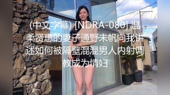 良家小少妇一个人在家陪狼友发骚，听狼友指挥揉奶玩逼特写展示，站着尿尿给狼友看，掰开逼逼看特写自己抠逼