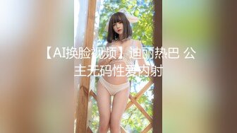  熟女妈妈 精神小伙和妈妈边操边缠绵互吻 趴在妈妈丰腴的身上大力抽插 只听啪啪作响