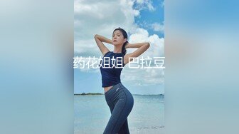  科技园女厕蹲守牛仔裤大美妞 毛丛间阴户高高突起就开一个小缝