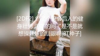 《魔手外购极品CP》厕拍达人潜伏女厕独占坑位隔板缝逼脸同框现场实拍多位小姐姐方便，极品肉丝美腿高颜美女擦逼的动作都好看 (6)