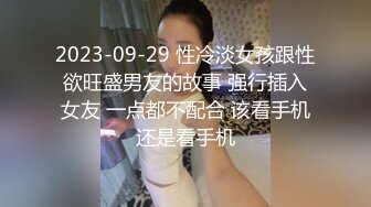 拿了个黄瓜就能玩得很开心的小妹妹，身材超级好，小娇乳很坚挺，手指扣穴娇喘很诱惑。