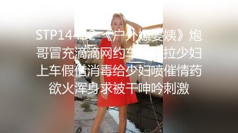   身材不错的少妇给小哥吃了鸡巴舔蛋蛋好骚，让小哥站着揉奶子玩逼，抗腿爆草抽插，激情上位，淫声荡语不断