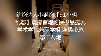 一王两后，帝王般享受！难得一见OF无敌巨乳大奶牛【hhh1231】最新啪啪长视频，肏一个手还玩一个，双波霸玩到虚脱 (1)