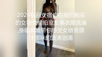 年少不知少妇好，自慰抽插都很卖力