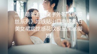 出租屋霸凌一群小混混扒光小妹衣服用奶茶吸管插入她逼