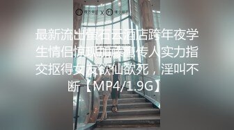 黑丝露脸透视装骚婊妹勾搭表哥激情啪啪，全程露脸大秀口交