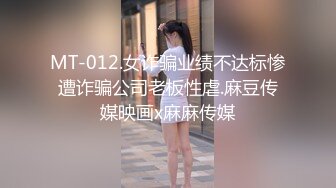 邻家妹妹清纯小妹，年龄不大还挺骚，撩起衣服扭动屁股，掰开小穴洞洞很紧