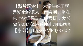  三个女人一台戏，全程露脸带好姐妹一起下海直播诱惑狼友，互动撩骚听指挥，揉奶玩逼看特写