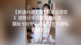 偷拍邻居家小女儿洗澡,不讲个人卫生,懒得去便池尿,直接蹲在地上尿,全部尿在自己脚上了