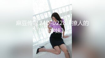 失足美少妇【郑菲菲】装着远程跳蛋逛商场，买蕾丝内裤，试衣间连换好多裙子，隔着帘子呻吟自慰，震得下面都是淫水，太刺激啦！