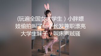 -小夫妻为求刺激在家门口楼道啪啪 感应灯灭了不停拍手跺脚 貌似有人出来了