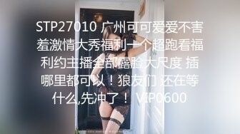 在游泳池女性更衣室直接來