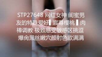 十一月流出大胆牛人潜入某酒店员工女厕偷拍女同事尿尿红鞋牛仔裤美女的白虎逼貌似很不错