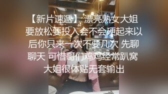 厕拍狂人被发现也不走气的美女很无奈