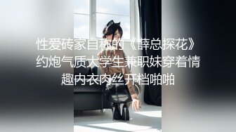  别看妹子娇小漂亮 玩弄鸡巴的技术是真好，精致苗条撩人娇躯摆着销魂姿势吞吐肉棒