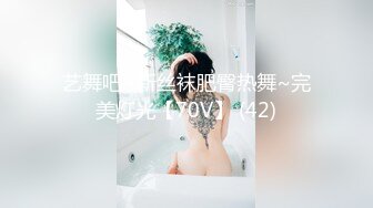    女技师在按摩旁边小哥上来要操逼给客人带上眼罩，S型身材翘起美臀，后入爆操大声啪啪