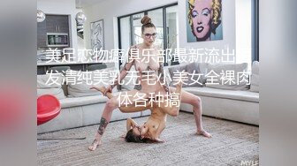 厕所盗摄，满满少妇味道，黑色长裙，来大姨妈，经血随着尿液往下流！