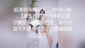 蹲守一个非常漂亮穿着皮靴的大长腿美眉