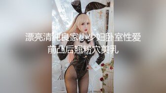  大二学舞蹈贫乳颜值美女诱惑啪啪，性感牛仔短裤对着镜头摆弄，足交特写插嘴穿上黑丝