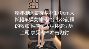 《淫荡小娇妻㊙️极品骚婊》被两个臭男人折腾的好累呀 以后再也不说自己耐草了 被操得淫相毕露 自己握着小骚脚 让自己逼门打开 迎接鸡巴的冲击