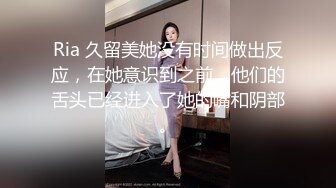 极品颜值美女脱光光柔软美乳，跳蛋震穴塞入，特写拉扯