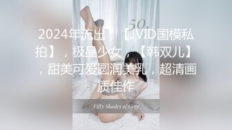 专业舞蹈系学院派女神,随着音乐节奏扭动身体,专业的就是不壹样,身形超赞