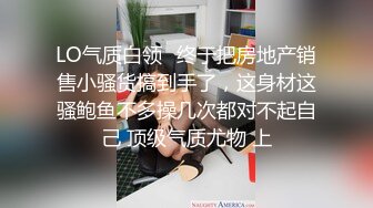   高跟丝袜露脸玩的很敞亮的小少妇跟大哥激情啪啪，让大哥从桌子上干了骚逼干菊花