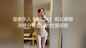 白皙水嫩又漂亮的大学美女学人家援交酒店上门服务被中年男撕破丝袜按在身下狠狠抽插,发育的不错奶子真不小,操的乱晃!