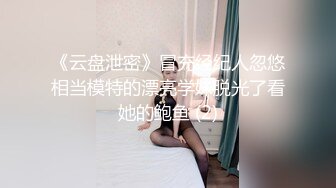 Stripchat站【JK装黑丝小姐姐】黑丝专场，公共厕所自慰，骚逼塞着跳蛋，半脱下丝袜，拉扯跳蛋