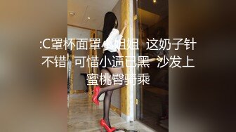 小夫妻大过年也不忘记赚钱，卧室中露脸卖力深喉