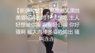 邪恶的房东暗藏摄像头偷窥两个好身材的美女洗完澡换衣服1