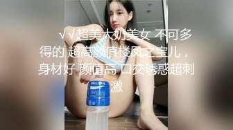 【新片速遞】 气质尤物骚美女，勾搭盲人按摩男技师，包臀裙黑丝袜，掏出奶子揉捏，还吸了吸，解开裤子撸，技师想要插入