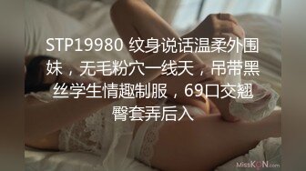 给小骚货女友拍完写真，就自己脱干净坐骑一顿猛操