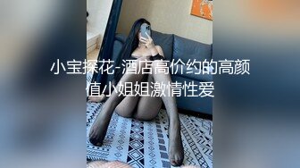   澡堂偷拍光着屁屁在更衣室吹头发精致面容美女