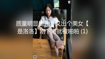 【新片速遞】  大眼美少妇露脸全裸自慰，阴毛很多，手指抠逼特写粉红穴表情很享受