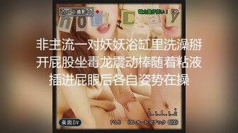  兼职女模特被色魔摄影师诱惑张开大腿玩B