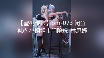 冒死爬窗偷窥房东的女儿洗澡差点被她发现