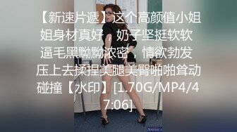 德国男女穿着工业风BT装对着BT美女嘴巴尿完还搞马桶刷搅一下，脑洞大开