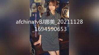 高挑性感的长发气质白领美女下班和帅气男同事一起娱乐会所喝酒唱歌,玩嘿后2人站在茶几上边操边唱歌-1