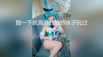 外表文静甜美少女！极品粉穴没怎么开发过！撩起裙子看美臀，表情淫骚想被操，掰开超粉嫩穴