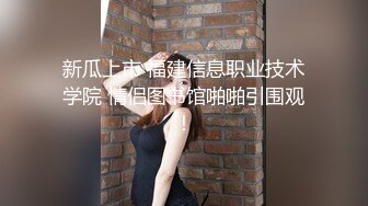 欧美绿帽戴着鸟笼扒开妻子的腿当面看着妻子被两个黑人大吊爆肏给妻子舔脚增加情趣