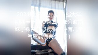  烈焰红唇极品网红美女拨开丁字裤炮友一顿舔逼，第一视角特写操逼，圆润美臀骑乘爆操