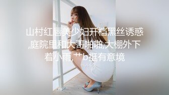 风骚美少妇寻求刺激，打着电话被无套后入操逼，表情夸张极其享受特写超粉穴