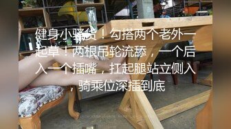 大陸極品震撼3P：淫蕩人妻穿黑色魚網連體制服,三洞被兩大屌及道具輪流抽插全程露臉國語對白