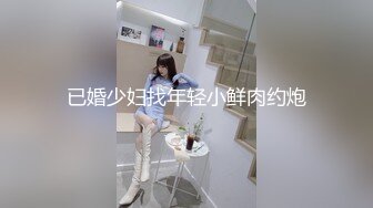 推特极品长腿苗条烧婊子【橙子】私拍，丝袜塞逼肛塞夹着假阳具公共场合露出边走边紫薇，骚话连天 (7)