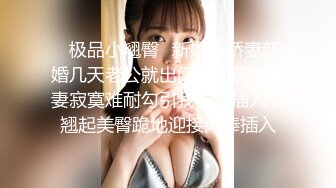 两个纹身骚女互相舌吻，吃对方口水吃到饱，舌尖伸进屁眼里面舔