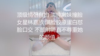 【骚妈带着两个女儿一起大秀直播】全程露脸好刺激黑丝情趣装诱惑吃奶舔逼AV棒自慰骚穴嫩的出水还没毛