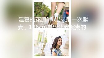 潜入学校女厕偷拍 爱玩手机的学妹是个小黑鲍