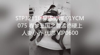 丰乳肥臀烈焰红唇女神级刚下海美女，情趣装拨开丁字裤